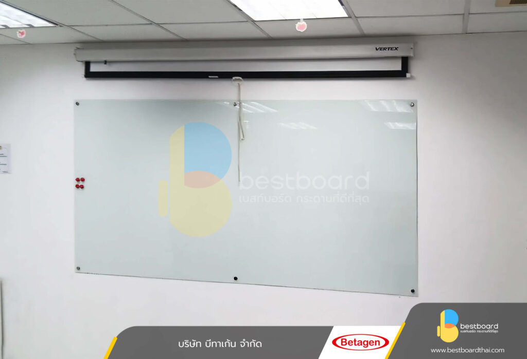 ติดตั้ง ไวท์บอร์ดกระจก แบบยึดสกรู 120x240 cm ติดตั้งที่บริษัท บีทาเก้น จำกัด